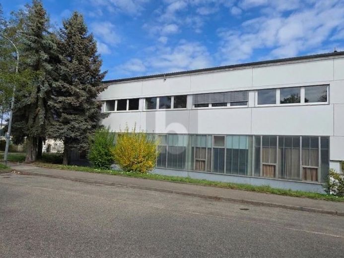 ATTRAKTIVE GEWERBEEINHEIT FÜR 26 ARBEITSPLÄTZE – Foto 1