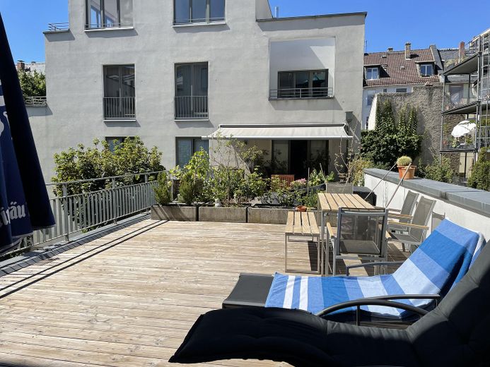 Provisionsfrei: Wunderschöne, ruhig gelegene Dachterrassenwohnung in Frankfurt Bornheim – Foto 1