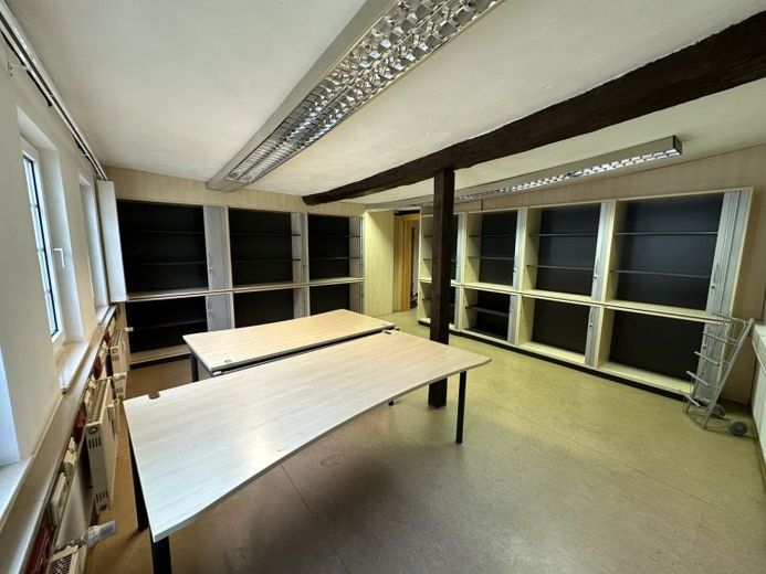 FULLY FURNISHED OFFICE FLOOR WITH BALCONY IN THE CENTER OF ALSFELD! – Foto 1