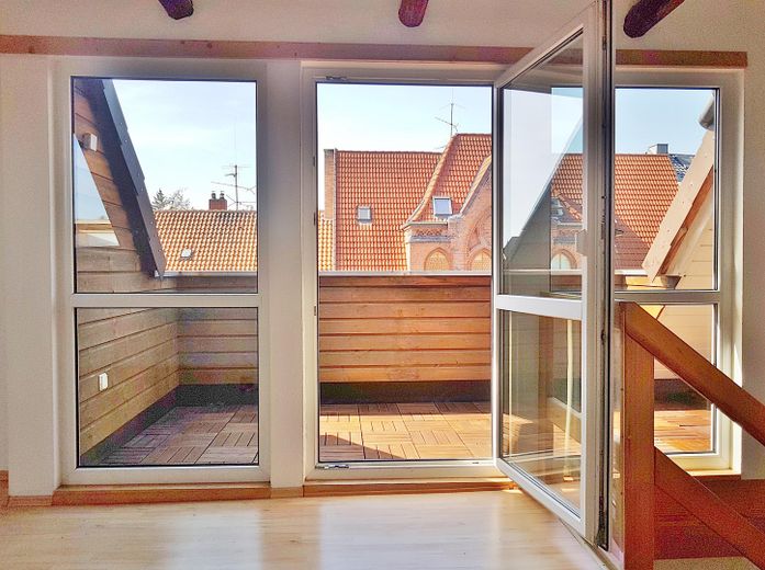 Maisonette mit Dachterrasse in centrumsnaher Anliegerstrasse – Atelier zu Dachterrasse