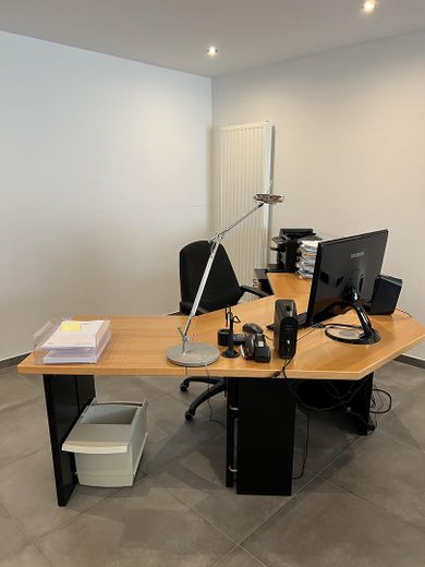 Hochwertiges, neuwertiges und modernes Gebäude mit Bürotrakt verkehrsgünstig A2/B66 – Arbeitsplatz