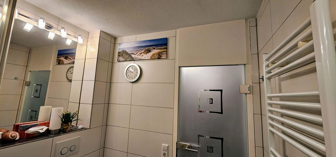Zentrumsnahe, hochwertige, helle und ruhige 2 Zimmer Penthouse - Wohnung mit Aufzug – Bad   