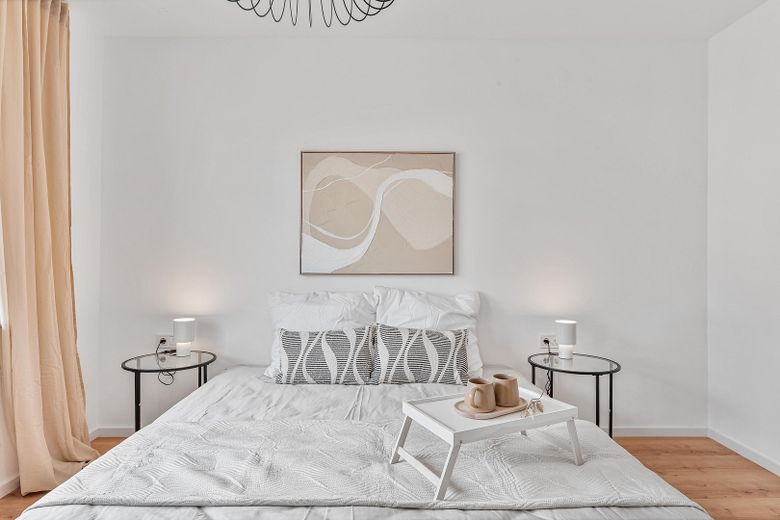 Appartement de 3 pièces moderne, élégamment rénové, avec deux balcons & parking souterrain près de la vieille ville de Leonberg – Schlafzimmer