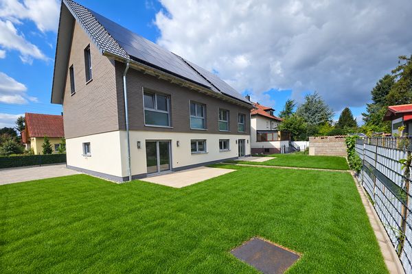 Nowo wybudowany segment domu dwurodzinnego o powierzchni 165 m² | 6 pokoi | 2 łazienki | ogród | chłodzenie | Smart Home