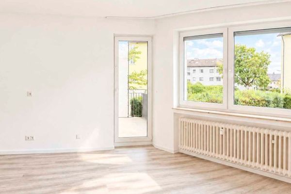 Renovated 3-room apartment in a quiet location with outdoor parking space