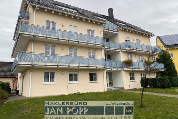Attraktive 3-Raum-Wohnung am Ortsrand mit umlaufendem Balkon und Garage