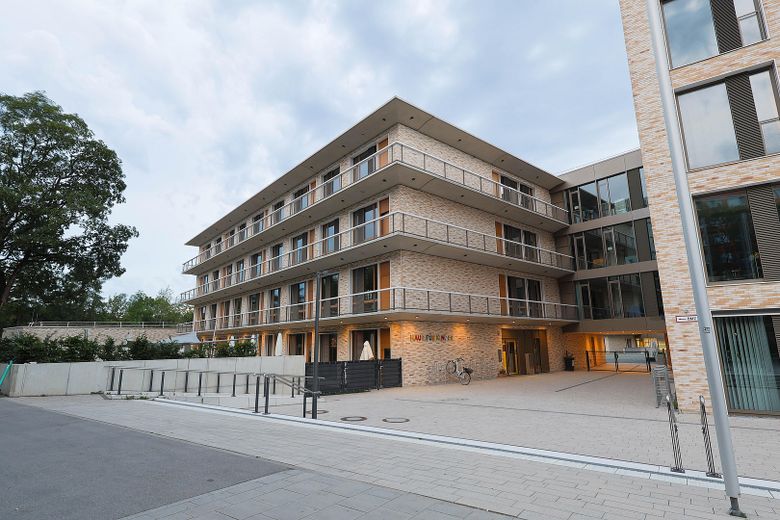 Commission-free & immediately available! 3-room apartment with loggia near Ostpark! – Kita & Schule direkt nebenan