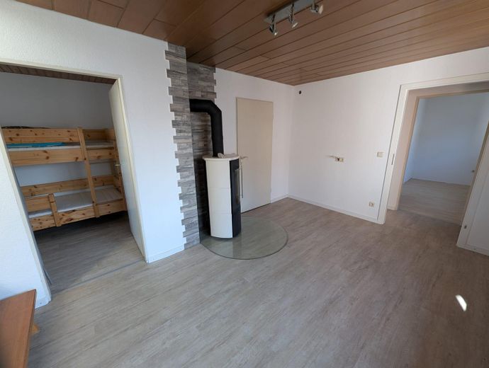 Vorzimmer mit Ofen 1. OG