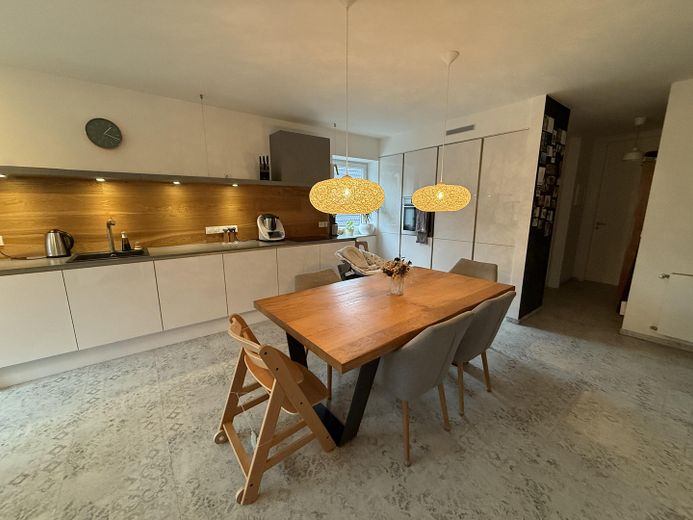 Haus im Haus - Helle moderne Maisonettewohnung in Top-Lage mit TG-Stellplatz – Wohnküche im 2. OG