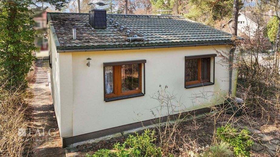 Einfamilienhaus mit Garten an Berliner Stadtgrenze - FALC Immobilien – Hausansicht Rückseite