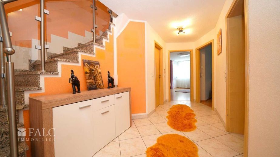 Lieblingsplatz auf zwei Ebenen - FALC Immobilien – Breit und hell