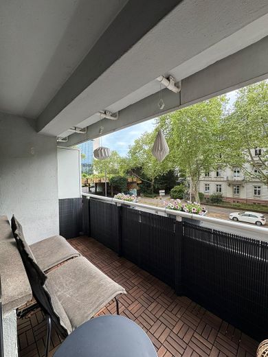 Provisionsfrei: 2-Zi-Wohnung in Rheinnähe mit modernisiertem Bad & Perspektive zur Eigennutzung – Balkon