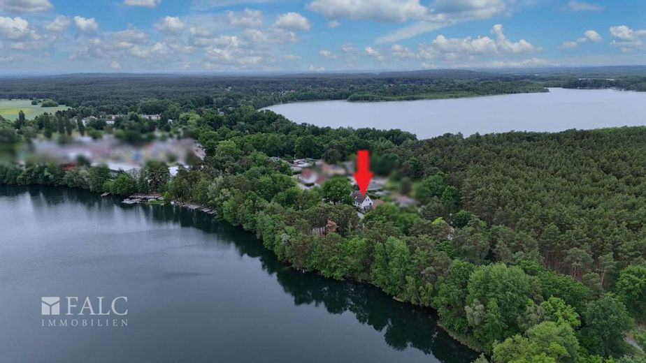 Charmante Doppelhaushälfte mit direktem Seeblick - FALC Immobilien – Panorama