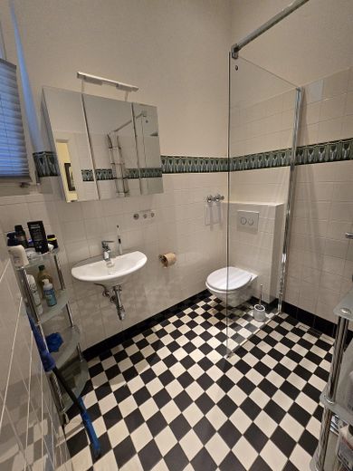 Bad 1 mit Regendusche EG