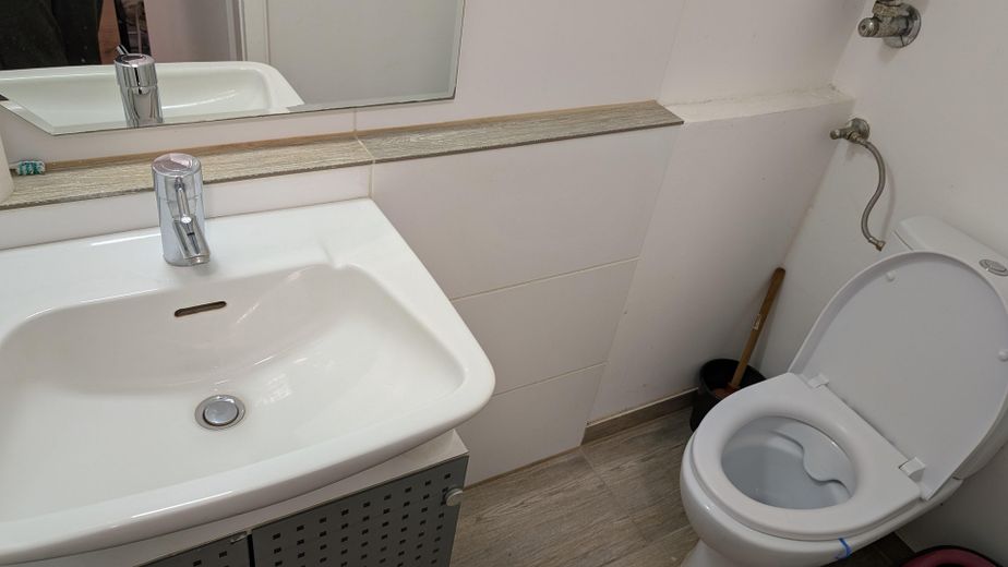 3.5-room apartment with south-facing balcony – Gast WC