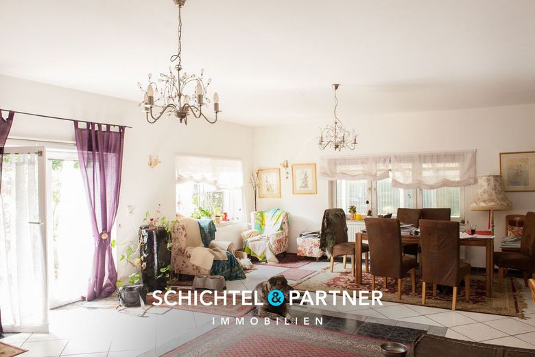 Farge | Solider Bungalow auf Waldgrundstück mit Doppelgarage – S&amp;P | Wohnzimmer