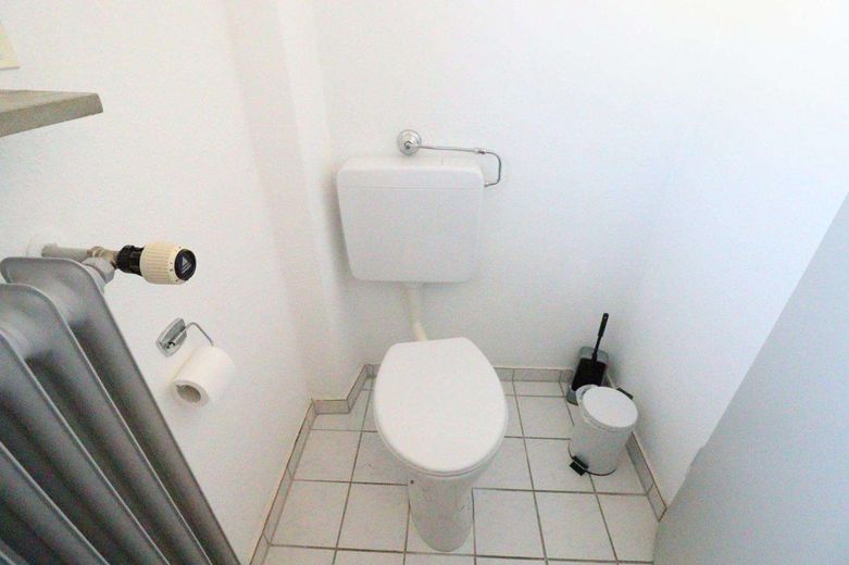 WRS Immobilien - Erlensee - kleine Bürofläche in zentraler Lage - mit Balkon und Duschbad – WC