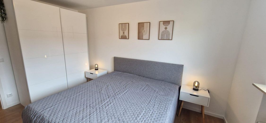Möblierte 2,5-Zimmer-Wohnung mit Balkon nahe Wöhrder Wiese – Schlafzimmer