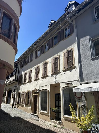 Traumhaftes Wohnen am Marktplatz: kernsanierte 4-Zimmer-Wohnung mit Kaminofen & Gartennutzung – Aussenansicht 