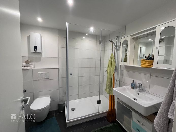 Willkommen in Ihrer modernisierten 2-Zimmer-Wohnung mit Balkon – Badezimmer
