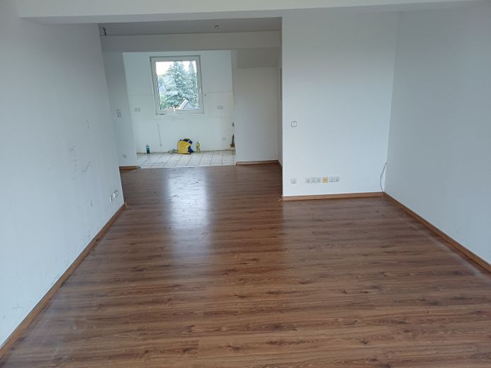 Dortmund-Kirchlinde’de güney balkonlu güzel, yenilenmiş 2 odalı daire 1.11.26 tarihinden itibaren kiralık – offene Küche