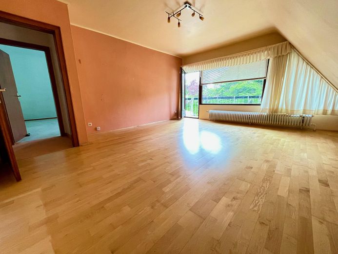 Architektoniczny klasyk z potencjałem w centralnej lokalizacji – Zimmer Obergeschoss