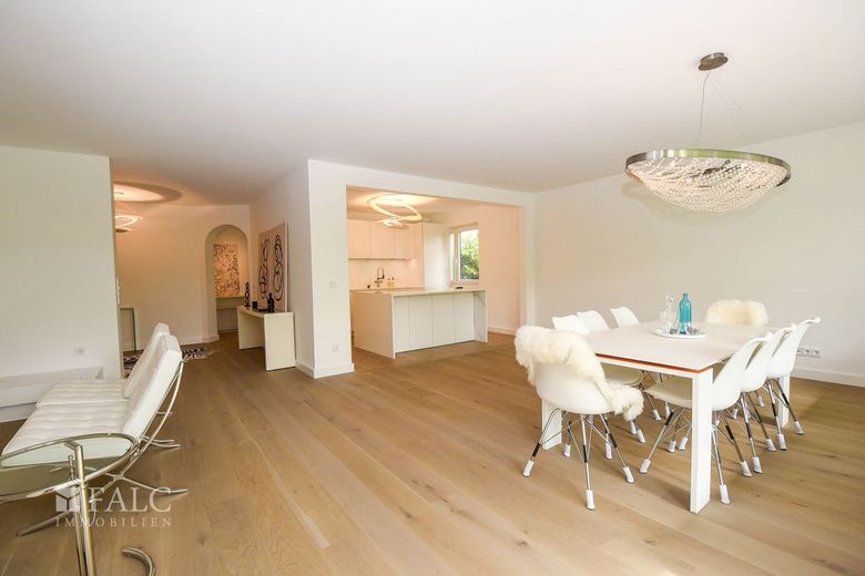 Komplett renovierte Luxus Maisonette im Grünen – Eßzimmer