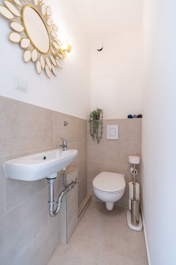 Moderno appartamento ammobiliato di 3 locali con balcone esposto a ovest - spese accessorie incluse – separates WC