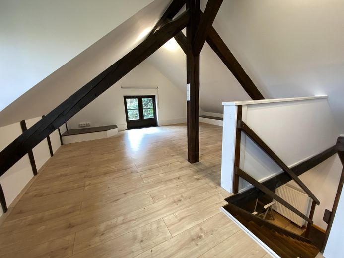 Eşsiz, komisyonsuz! Konut/lifestyle malikanesi, 3 daire, yaklaşık 480m² kullanım alanı, 800m² depo alanı, 7000 m² arsa – Schlafbereich Wirtehaus