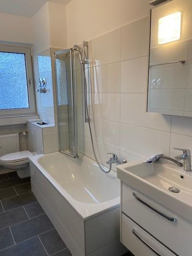 Francoforte Niederrad: Bellissimo appartamento di 2 locali con balcone – Bad