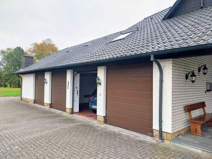 Außenansicht Garagen