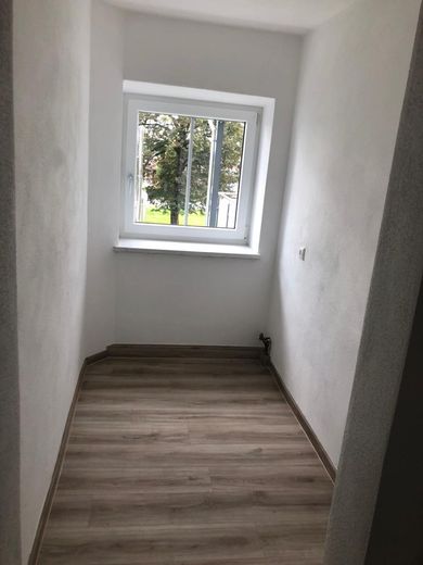 Lichtdurchflutete und neu renovierte 3,5-Zimmer Wohnung mit Terrasse und EBK - Nr. 4 – Zimmer