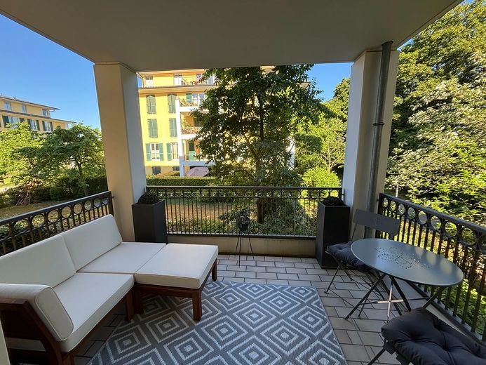Stilvoll wohnen in Moosach/Nymphenburg: Helle 2-Zimmer-Wohnung mit Balkon in idyllischer Wohnanlage – Balkon