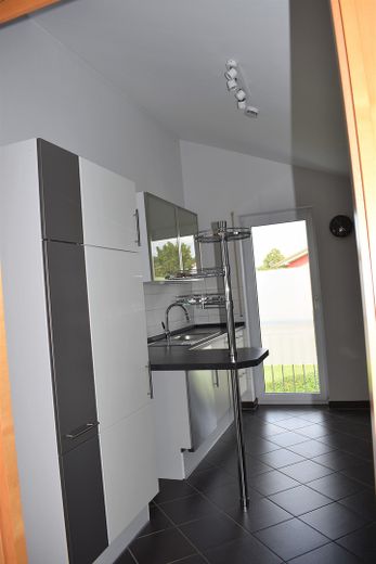 Casa bifamiliare senza provvigioni in posizione eccellente - periferia del paese, giardino, abitazione e eventualmente affitto – Küche OG-Wohnung