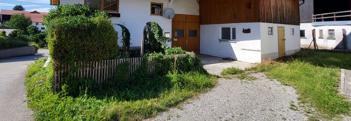 Glück im Allgäu: schickes Einfamilienhaus in ruhiger Lage inklusive Werkstatt – Außenansicht 