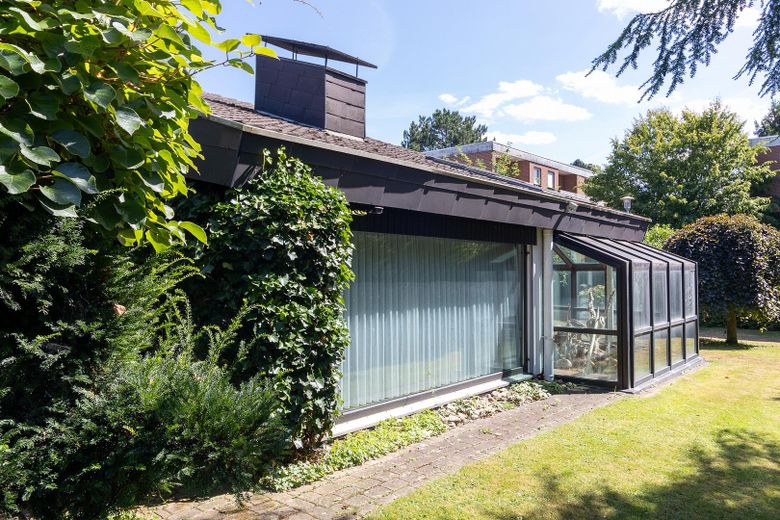 bungalow dal design moderno – Fenster Wohnzimmer im Westen