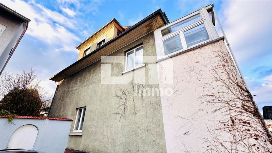 Villenartiges 1-3 Familienhaus mit viel Platz für die große Familie und viele weitere Möglichkeiten – Seitenansicht