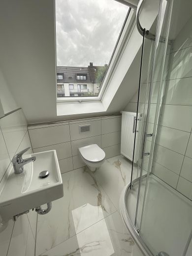 Wohnung im idyllischen Grün in einer Top-Lage. Erstbezug!! – Bad obere  Etage