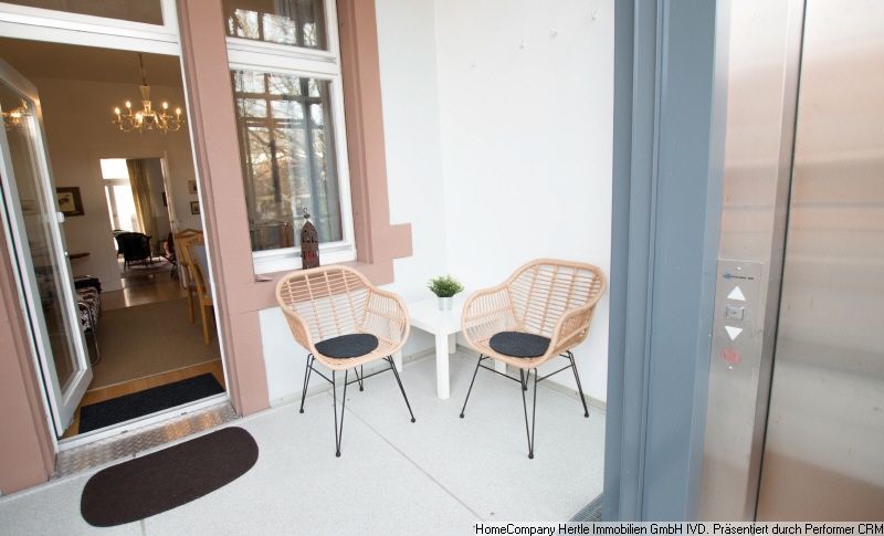 Appartement meublé avec soin avec 2 balcons pour 2 à 12 mois dans la Wiehre – f8c744759cebd35ca75656756ddf03c466dbc99d.jpg