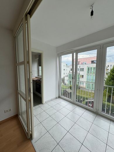 2 Teilmöblierte Zimmer Wohnung mit eigener Garage – Foto 3