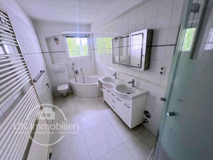 5-Zi RaumRiese mit XXL-Balkon + Close2 Japanese School – Tageslichtbad