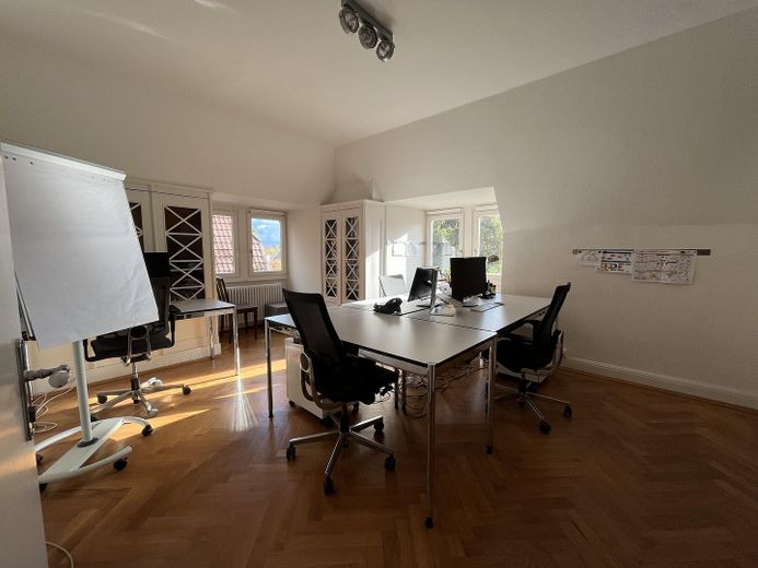 Traum-Office mit Dachterrasse, Blick in's Grüne & Gemeinschaftsküche mitten im Stuttgarter Norden – Büroraum
