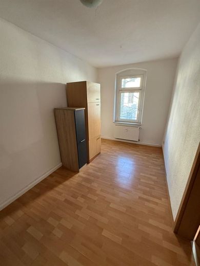 Großzügige Hinterhaus 2-Zimmer mit Laminat, EBK und Wannenbad in uninaher Lage! – PHOTO-2026-03-04-08-55-20