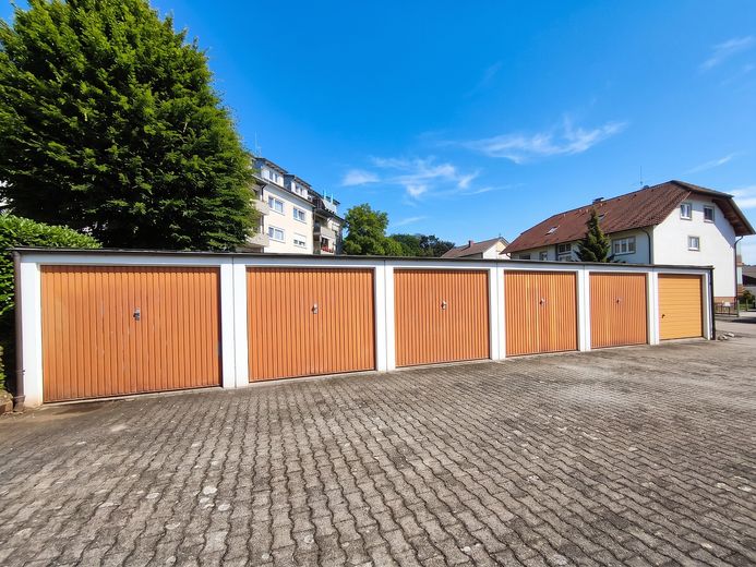 Een droom – instapklaar 3,5-kamerappartement met balkon en garage – Garage