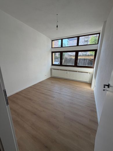 Erstbezug nach Kernsanierung! 5-Schlafzimmer-Wohnung in zentraler Lage von Pforzheim-Brötzingen – Zimmer 4