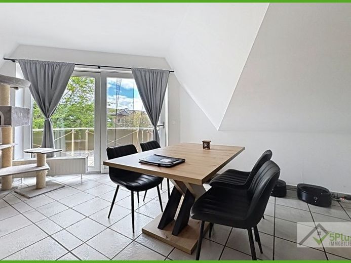+5PLUS+ HEIMAT FINDEN: GEPFLEGTE DACHGESCHOWWOHNUNG MIT SONNENBALKON IM HERZEN VON INDEN / ALTDORF + – Foto 1