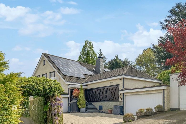 Exklusive Erdgeschoßwohnung im gehobenen Zweifamilienhaus! – Außenansicht