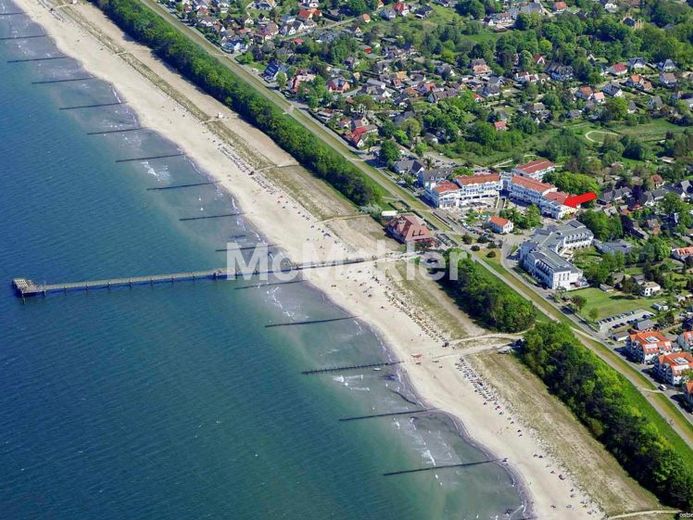 Exklusive Chance: Stilvolle 3-Zi.-Wohnung in erster Reihe am Meer mit Eckbalkon und Ostseeblick – फोटो 1