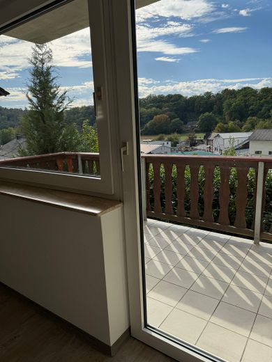 Newly renovated & quietly located – 3 rooms with balcony and lovely views – Aussicht Balkon