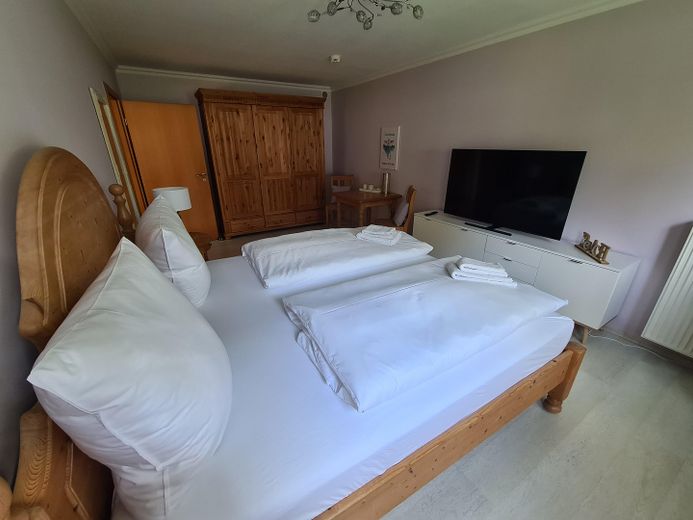 Lichtdurchflutete 3-Zi.-EG-Wohnung in Strandnähe in Pelzerhaken – Großes Schlafzimmer